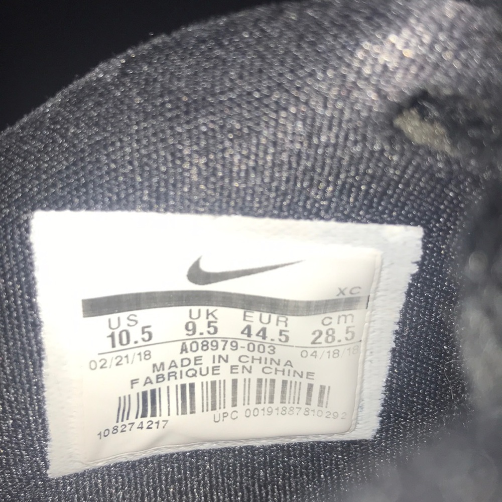 Kyrie Irving low 1’s 10.5 Black & silver swoosh - Picture 2 of 14